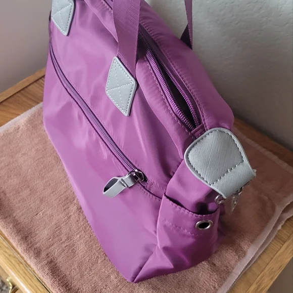 New lady's handbag. - Picture 6 of 12